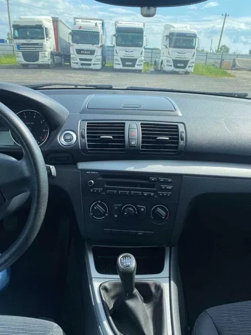 BMW 116 з бензиновим двигуном 1.6, механіка.