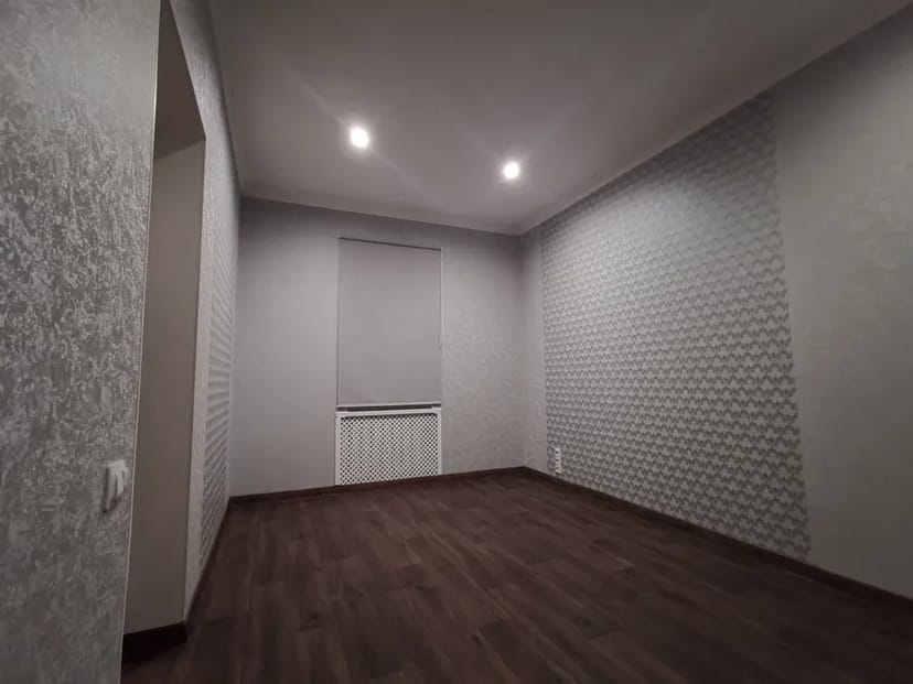 Майстерна поклейка шпалер та комплексні ремонтні роботи для вашої квартири у Запоріжжі.