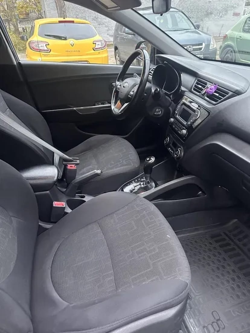 Авто до ваших послуг Kia rio 2013 року. В ідеальному стані.