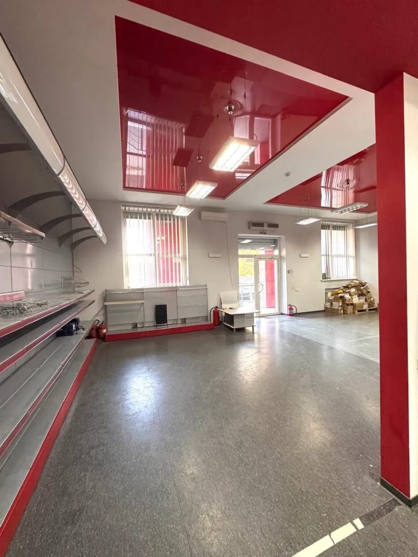 Фасадне приміщення 233 м2 в Дніпровському районі навпроти Епіцентру