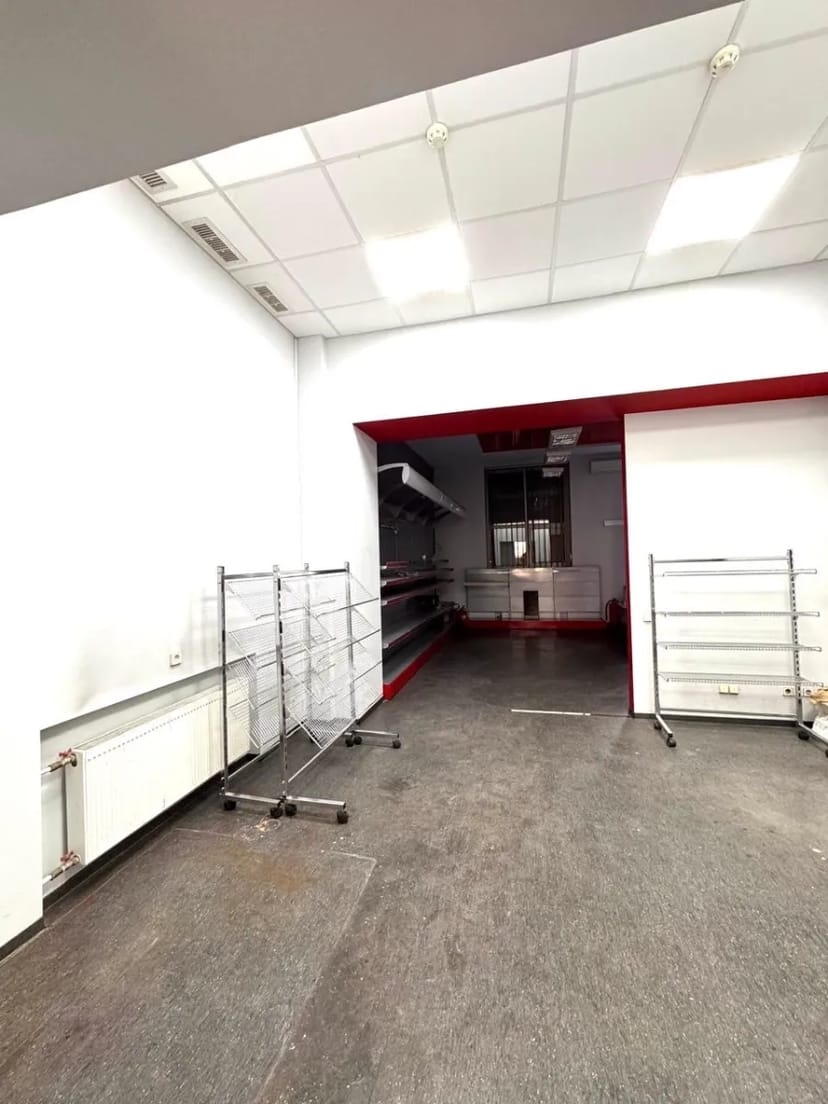 Фасадне приміщення 233 м2 в Дніпровському районі навпроти Епіцентру