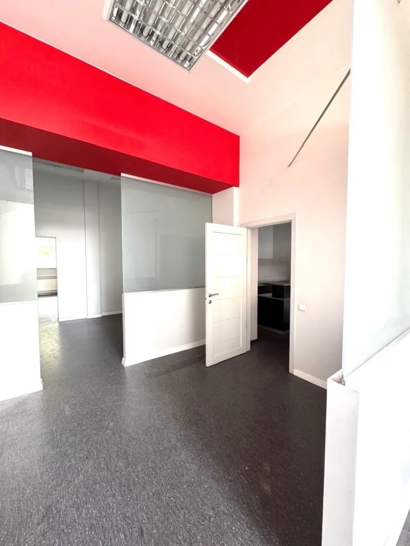 Фасадне приміщення 233 м2 в Дніпровському районі навпроти Епіцентру