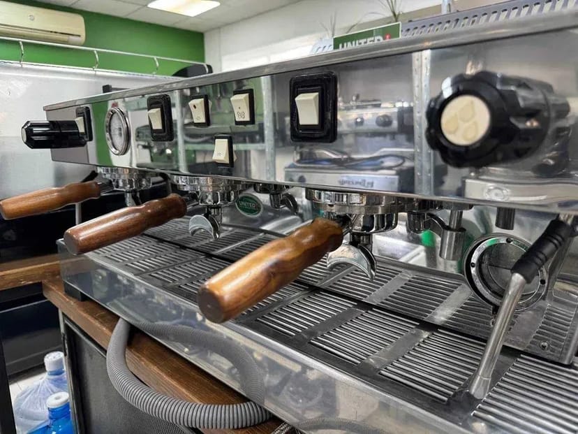 Професійні кавомашини для кав'ярень, кафе, ресторанів.