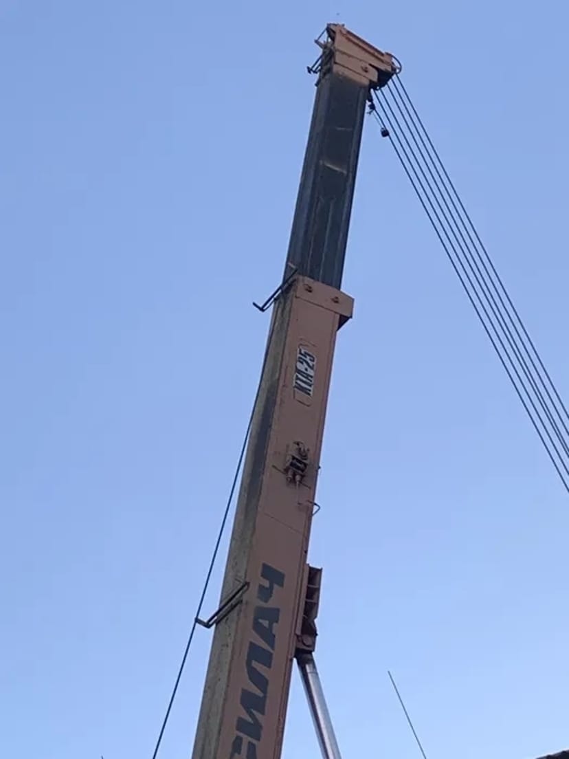 Автокран КТА-25 на базі МАЗ для монтажних робіт