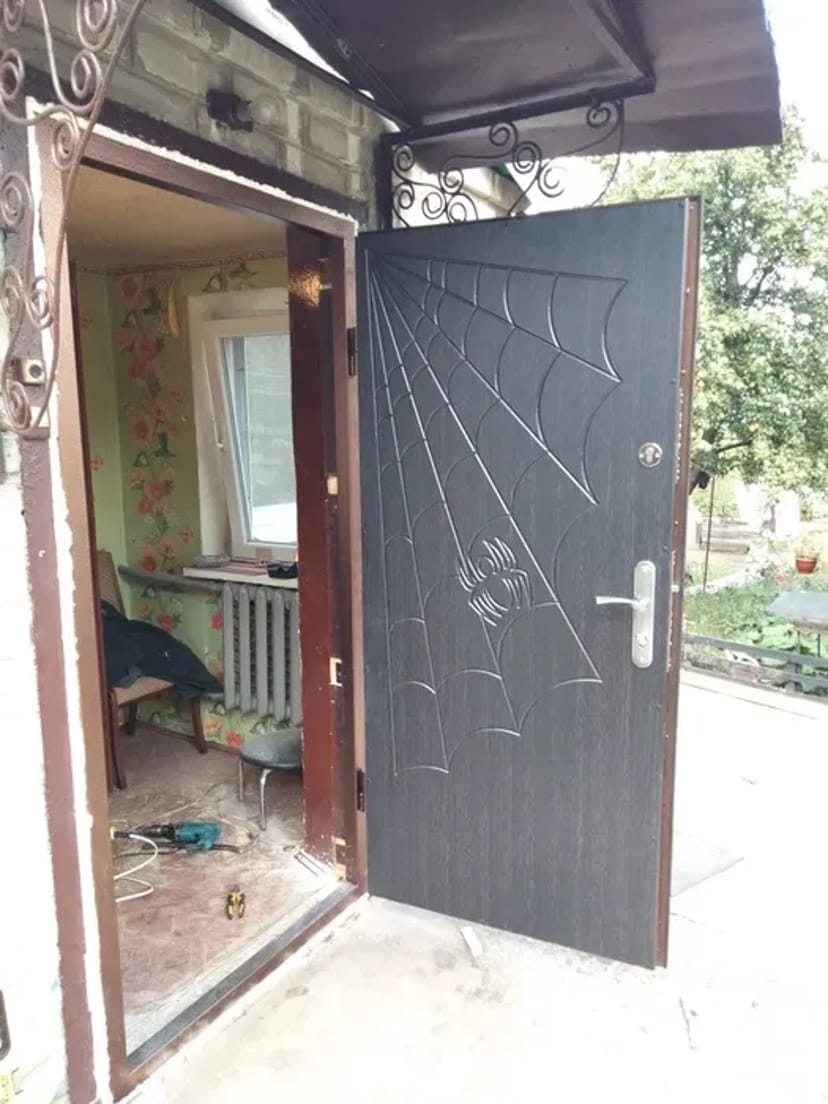 Монтаж, встановлення міжкімнатних, вхідних дверей.