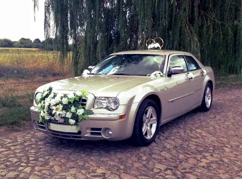 131 Авто на весілля Chrysler 300C шампань замовити