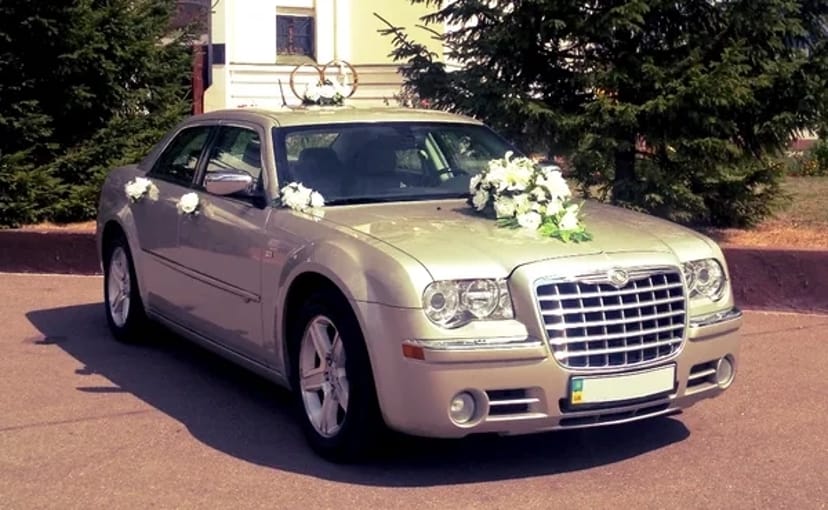 131 Авто на весілля Chrysler 300C шампань замовити