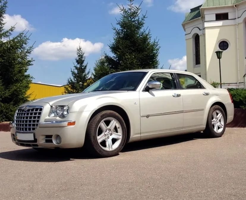 131 Авто на весілля Chrysler 300C шампань замовити