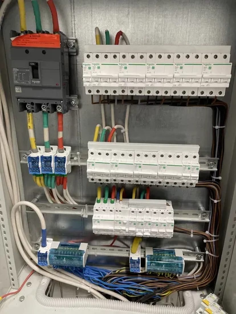 Електромонтажні роботи,електрик,електрик Львів, електрика в квартирі