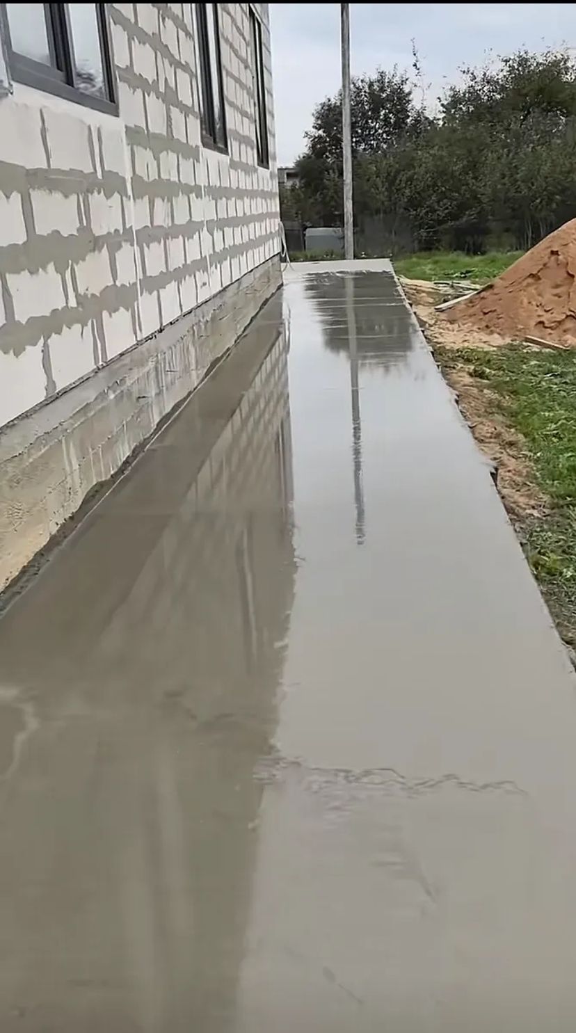 Бетонирование дворов. Устройство отмосток. Фундамент.