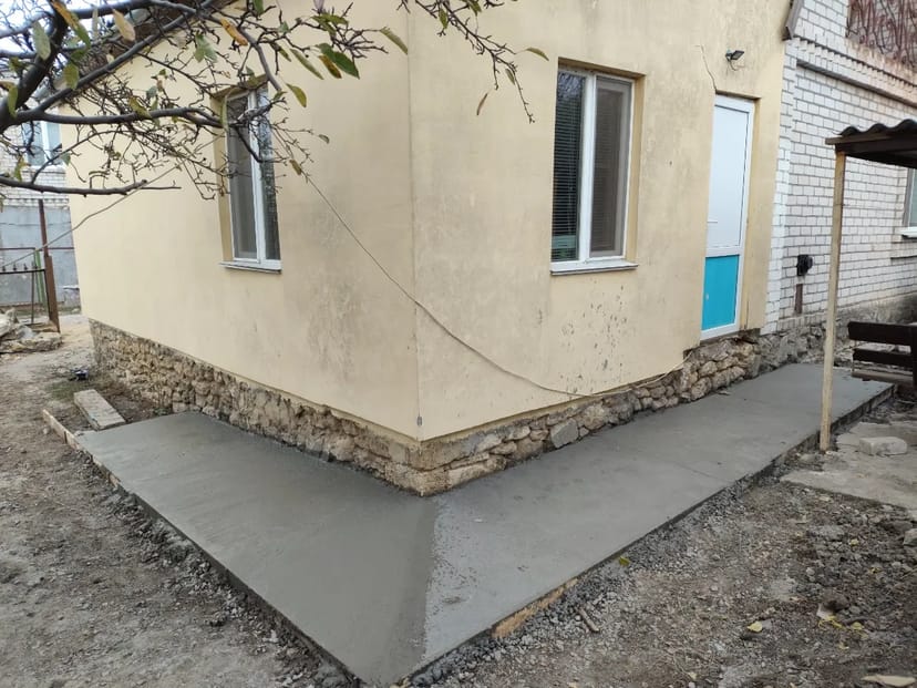 Бетонирование дворов. Устройство отмосток. Фундамент.