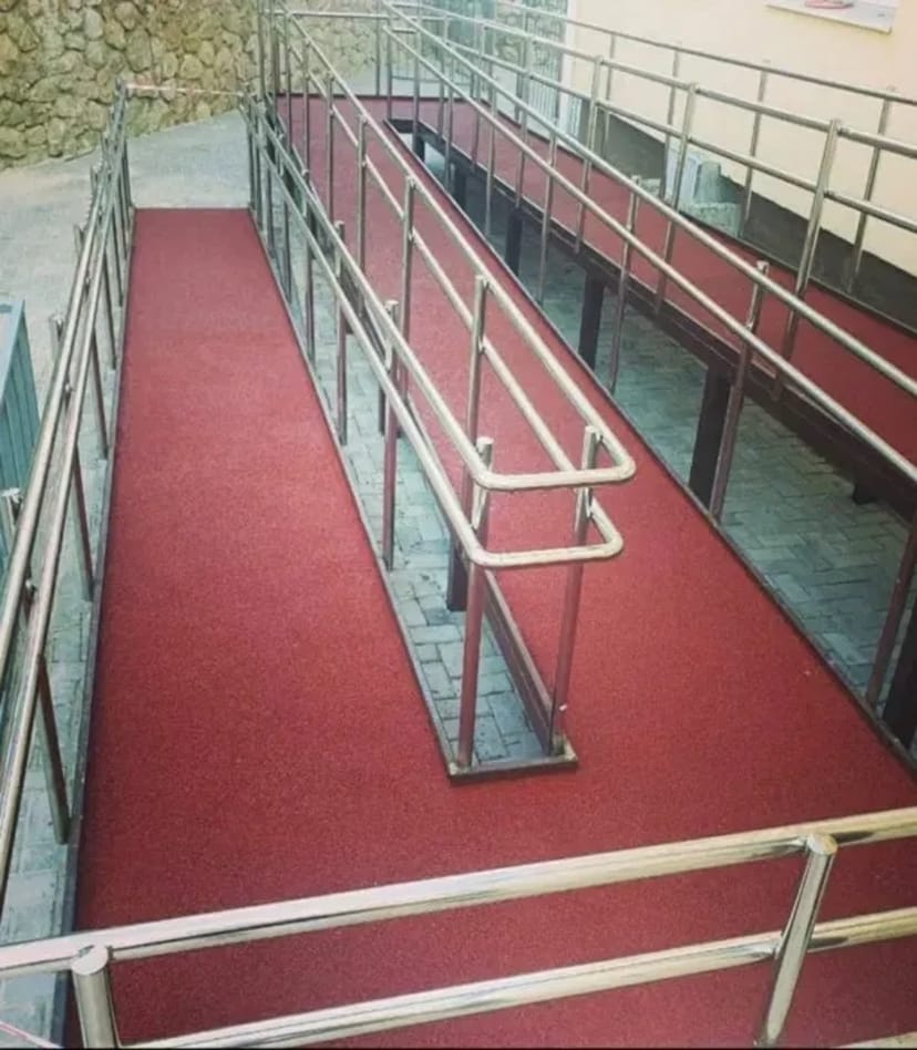 Влаштування гумового покриття з гумовой крихти - від 1300₴ м2.
