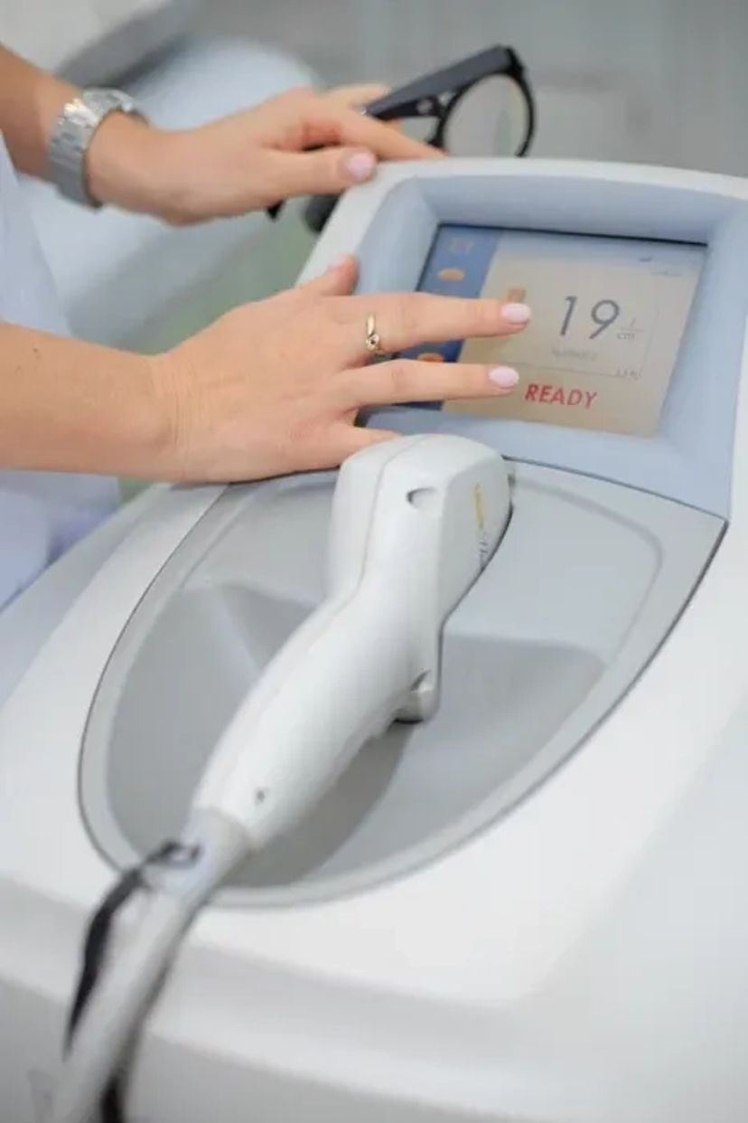 Лазерний апарат