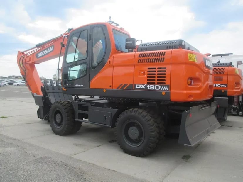 Екскаватор повноповоротний