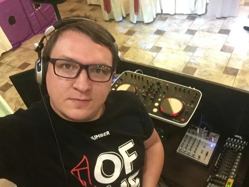 Ді-джей. DJ. На ваше круте свято! Є ФОП.