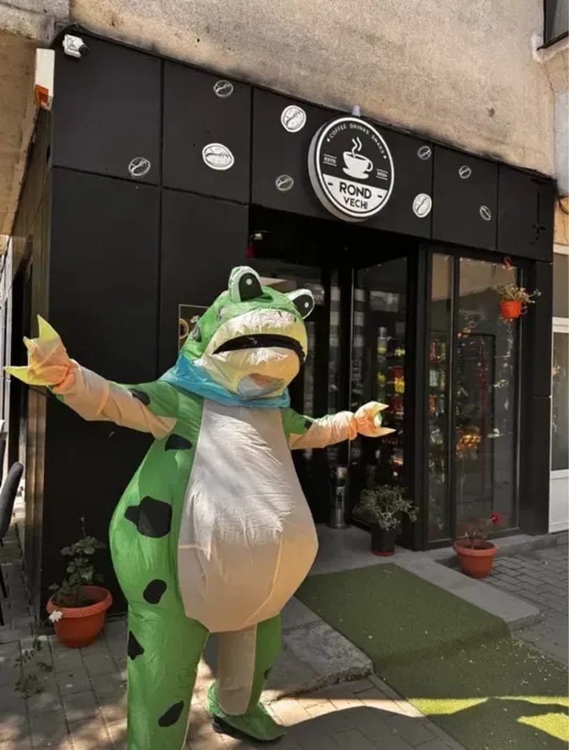 Костюм жаба, ростові ляльки, привітання