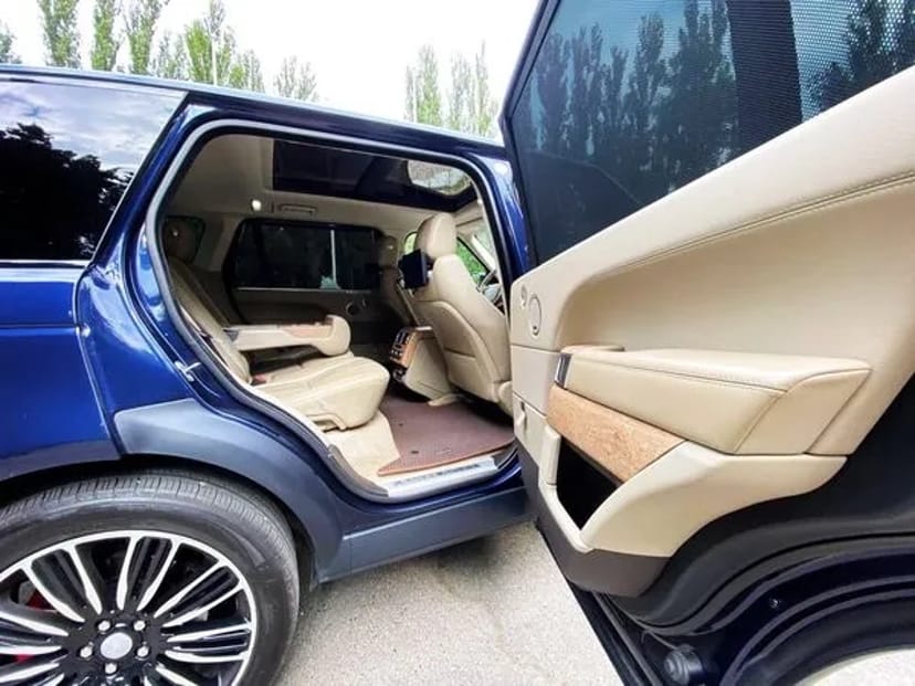 221 Позашляховик на весілля Range Rover Vogue Long без водія