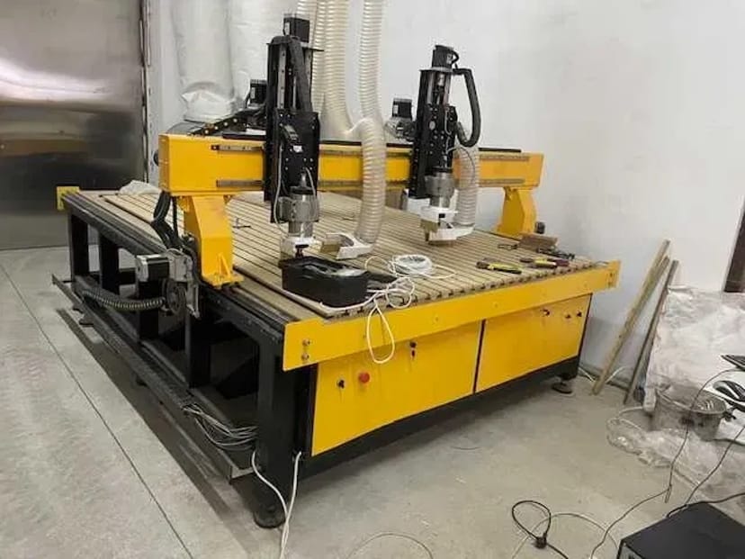 ЧПУ станок фрезер рейка та інтегрована 4-та обертова вісь (поворотний стіл).