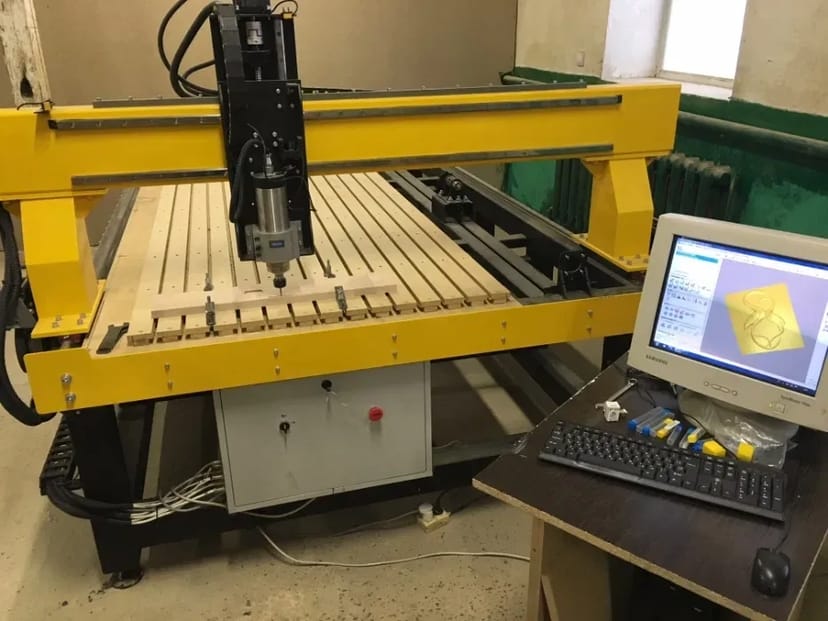 ЧПУ станок фрезер рейка та інтегрована 4-та обертова вісь (поворотний стіл).