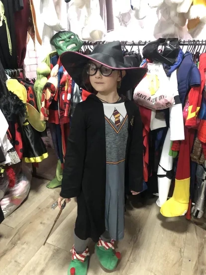 Новорічні та святкові костюми для дітей та дорослих