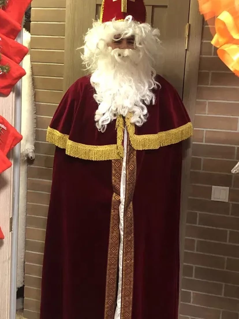 Новорічні та святкові костюми для дітей та дорослих