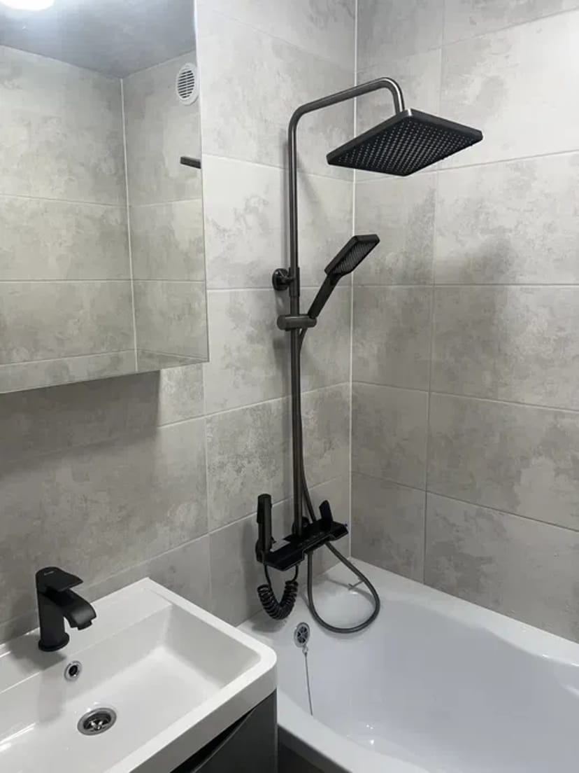 Шпаклевка, гипсокартон, стяжка, отопление, кафель.