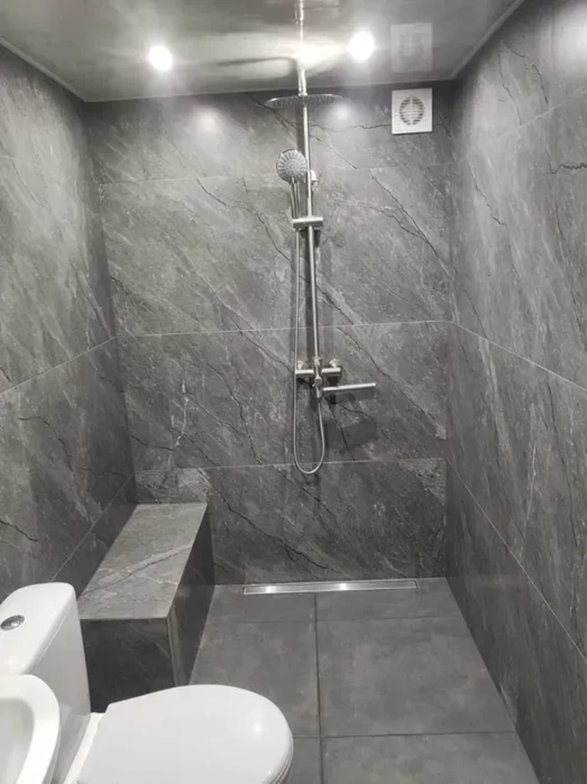 Шпаклевка, гипсокартон, стяжка, отопление, кафель.