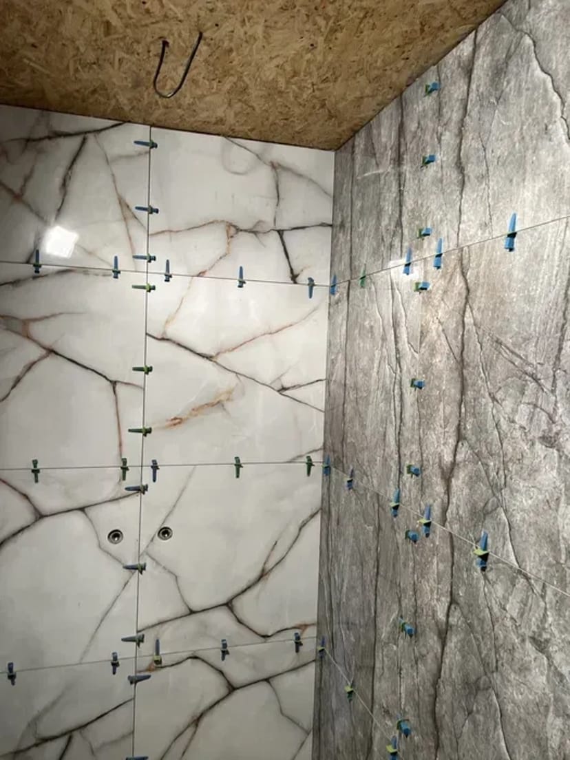 Шпаклевка, гипсокартон, стяжка, отопление, кафель.