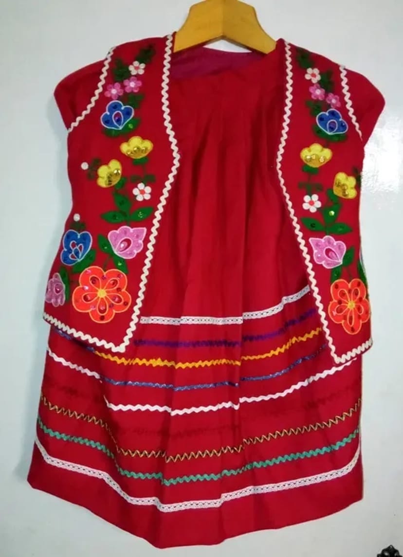 Український етнічний костюм