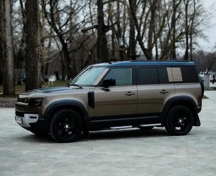 129 Позашляховик Land Rover Defender без водія на зйомки