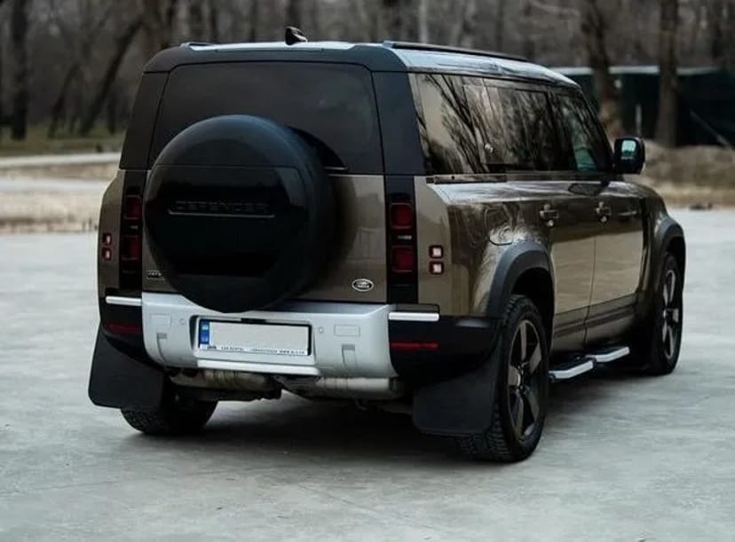 129 Позашляховик Land Rover Defender без водія на зйомки