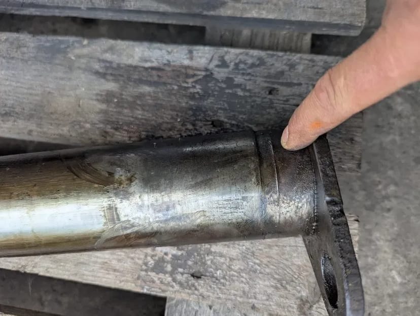 Ремонт отворів спецтехніки. Ремонт стріли. Токарні, фрезерні роботи.