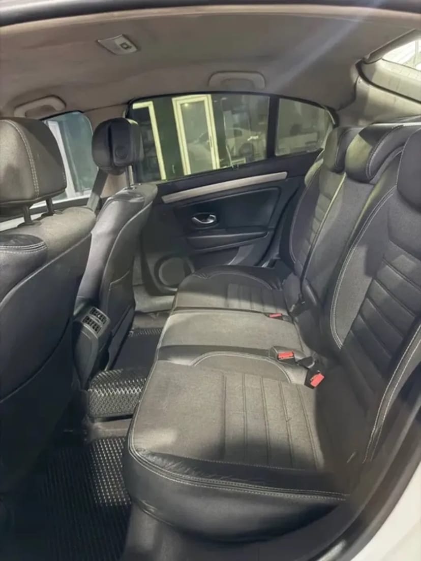 Доглянутий автомобіль Renault Laguna