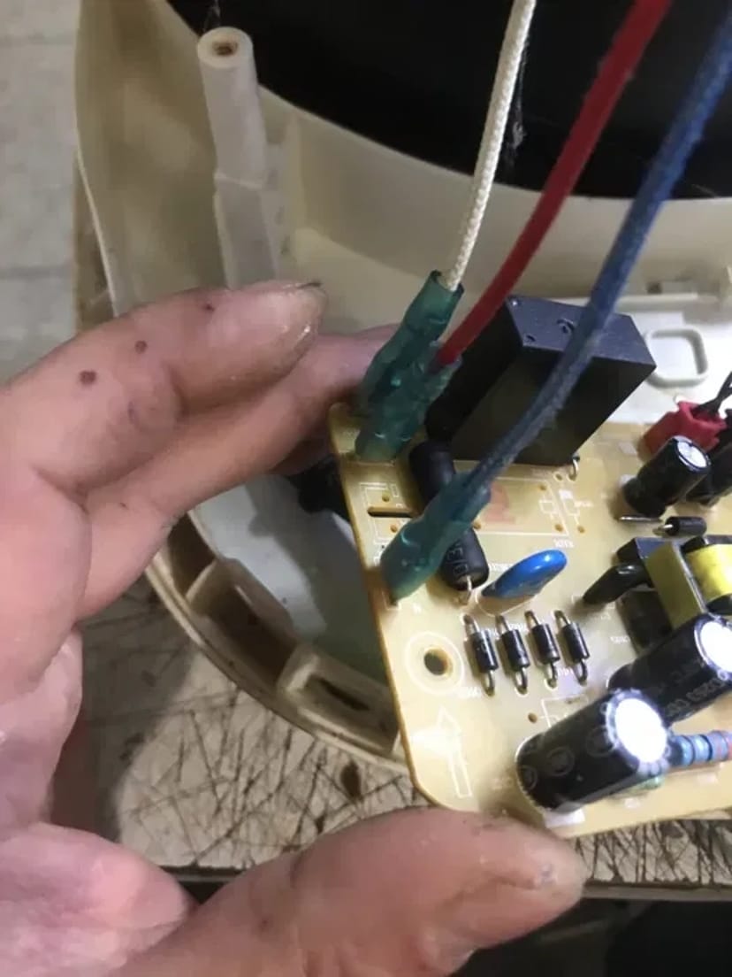 Ремонт - побутової техніки / ремонт світильників ,