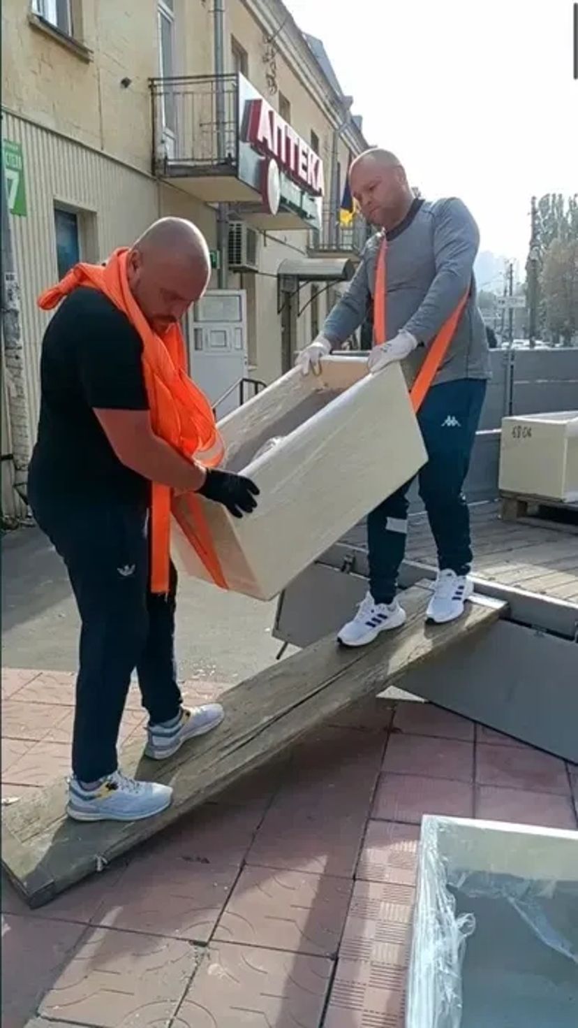 Вантажники/Грузчики Вантажні перевезення Підйом на поверх Вивіз сміття.