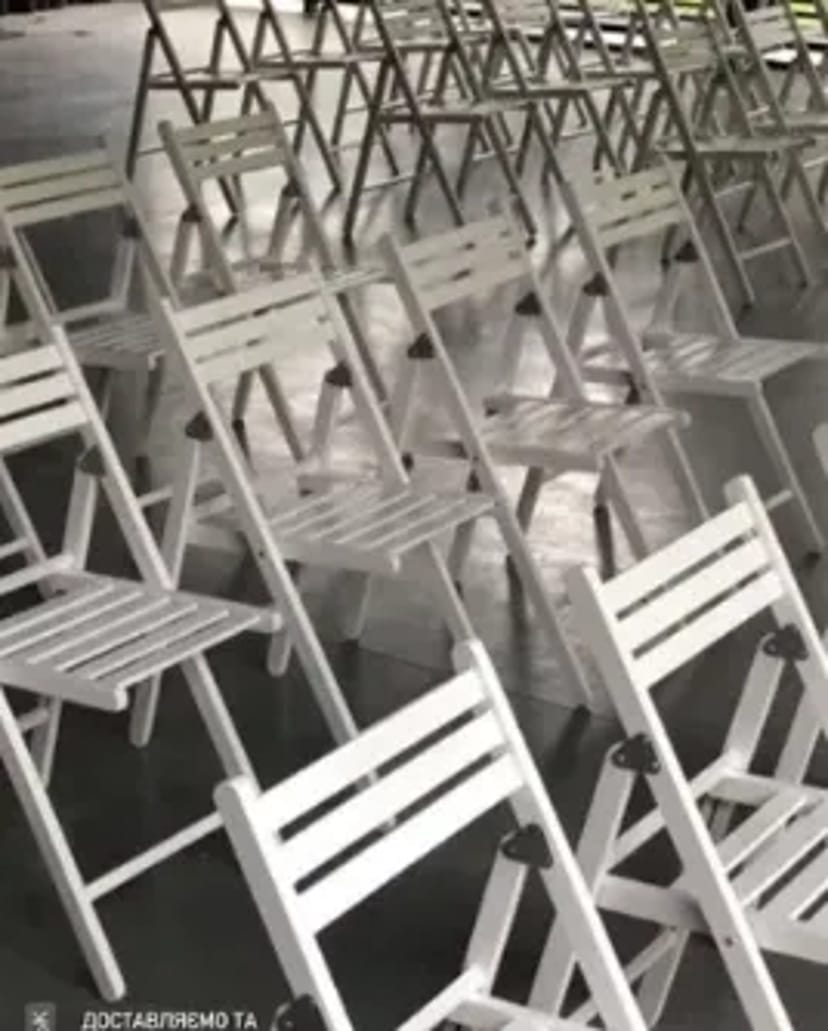 Стільці деревʼяні місто Луцьк