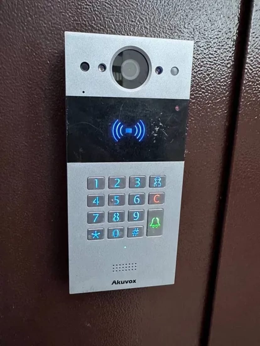 Домофон / Камери відеоспостереження / Сигналізація / Монтаж під ключ