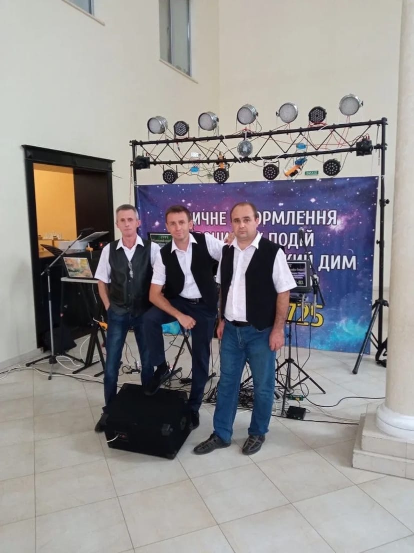 Музиканти на урочисті події Весільний Листопад