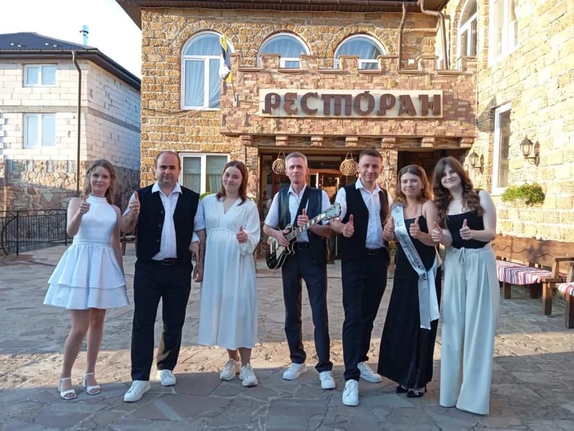 Музиканти на урочисті події Весільний Листопад