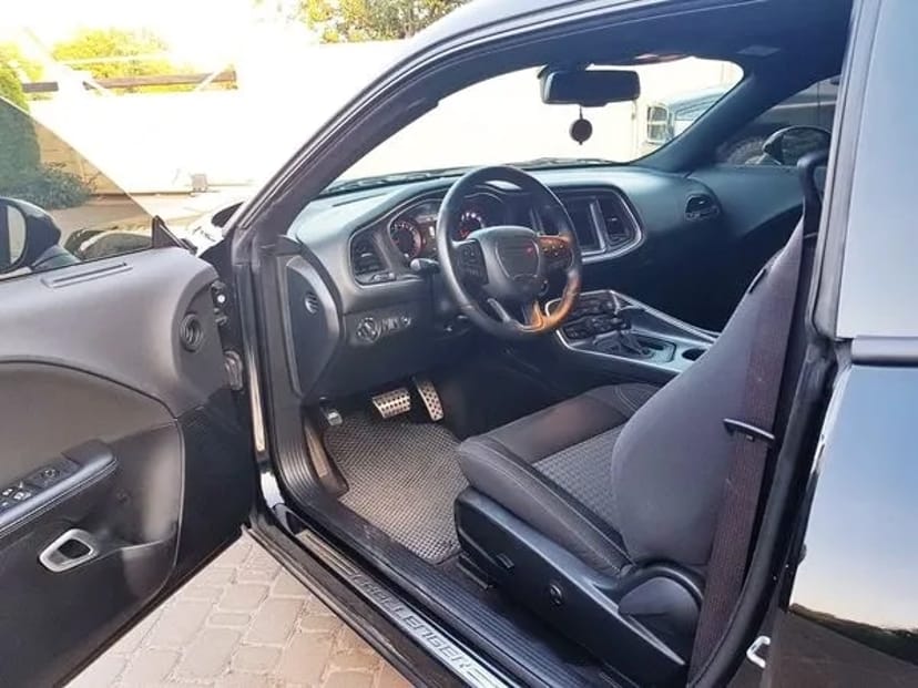 267 Dodge Challenger RT 2018 року 5.7 л з водієм