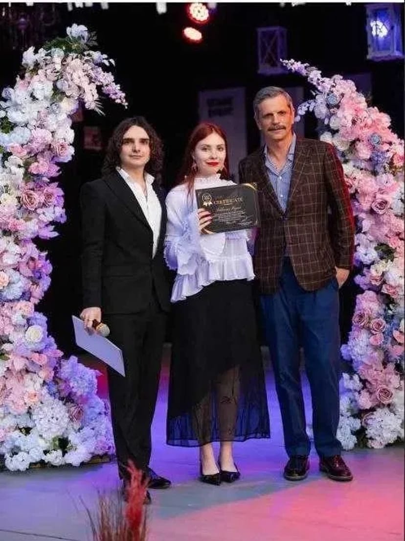 Арка весільна декорована