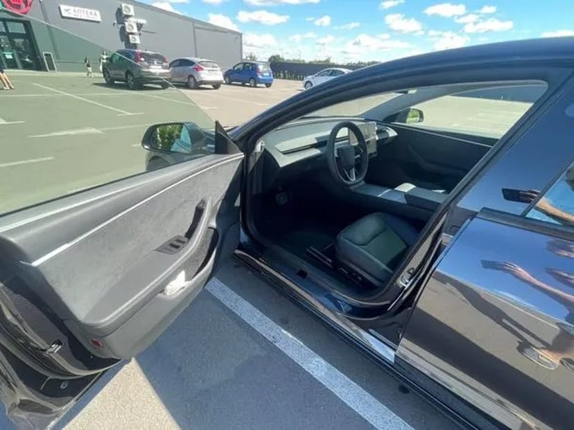 242 Авто на весілля Tesla Model 3 чорна з водієм