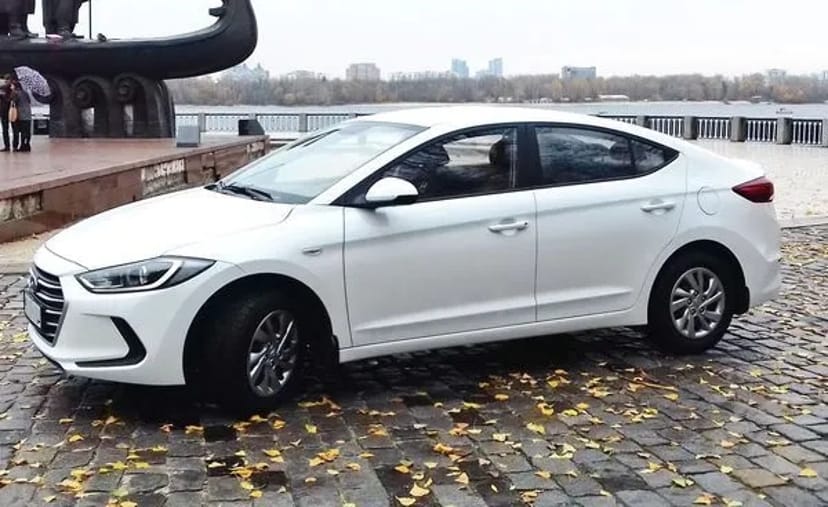 167 Hyundai Elantra 2018 біла авто на весілля