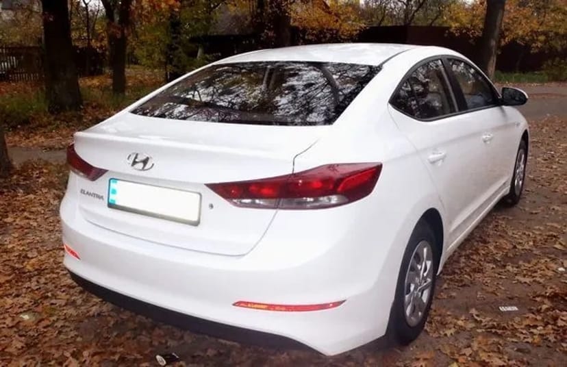 167 Hyundai Elantra 2018 біла авто на весілля