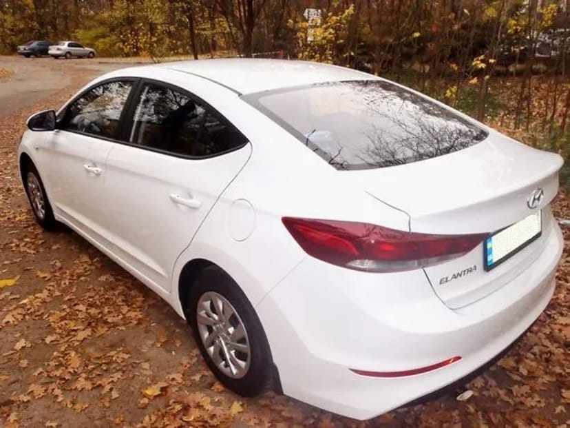 167 Hyundai Elantra 2018 біла авто на весілля