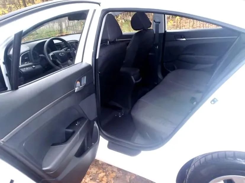 167 Hyundai Elantra 2018 біла авто на весілля