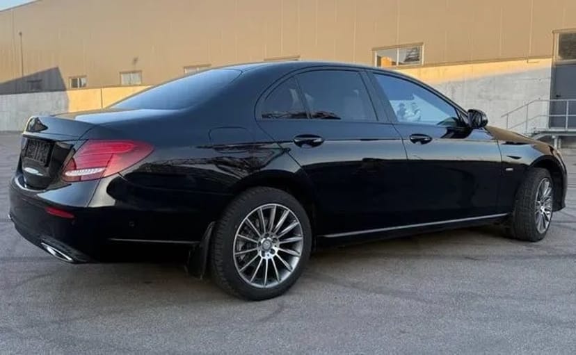 260 Mercedes E-Класу без водія в Києві – Mercedes W213 