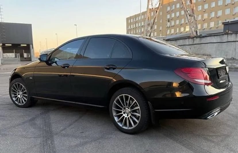 260 Mercedes E-Класу без водія в Києві – Mercedes W213 