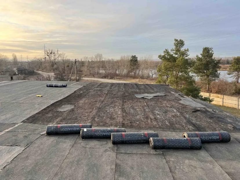 Ремонт покрівлі єврорубероїдом. Покрівельники з досвідом 27 років.