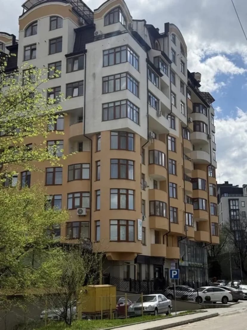 Паркомісце, Роксолани, 16 (довгостроково)